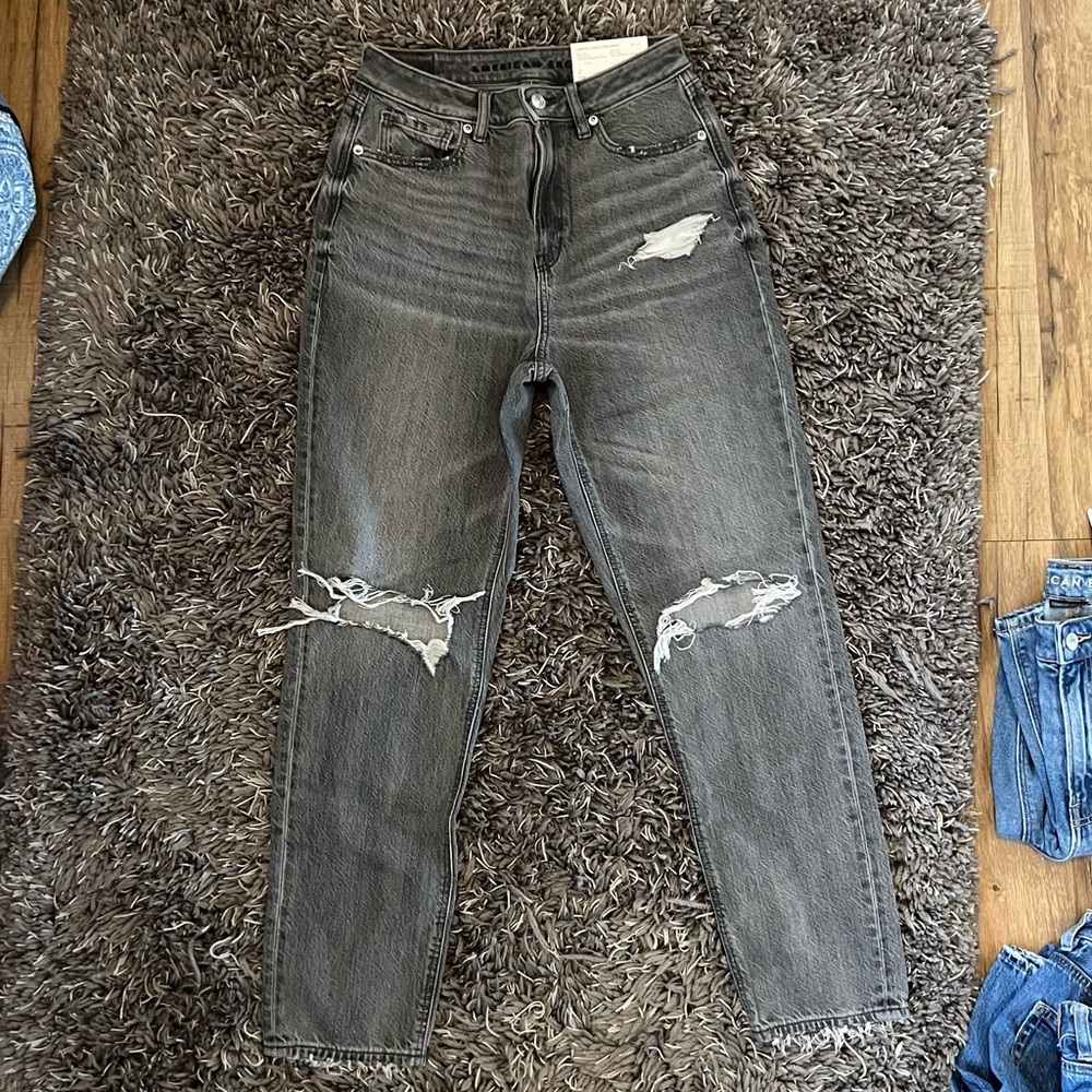 American Eagle Mom Jean Comfort Stretch Waistband Smoked Gray